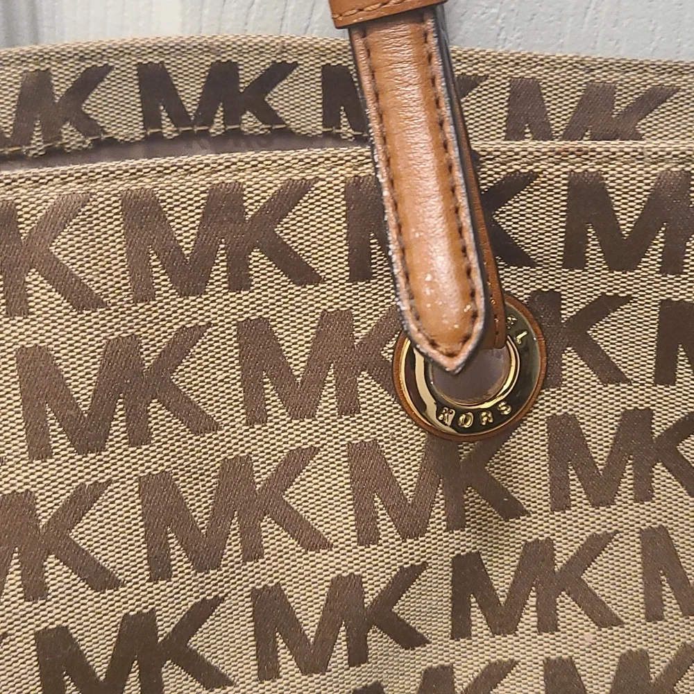 Handbag - Picture 5 of 9